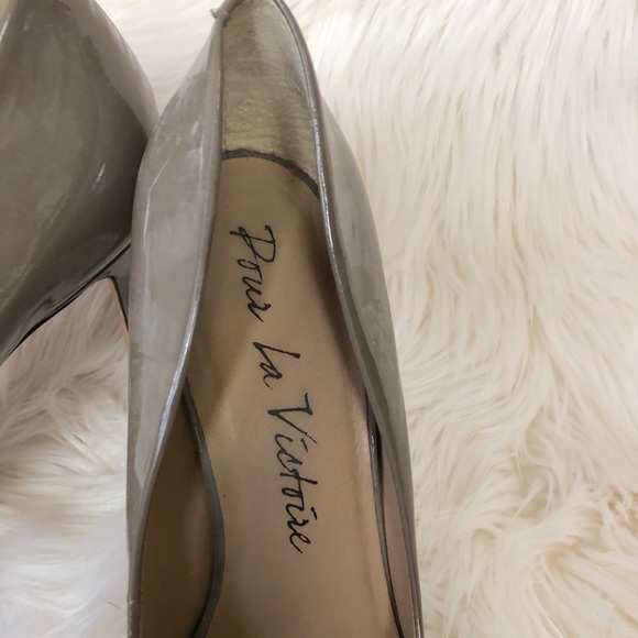Pour La Victoire Gray Round Toe Leather Pumps 10 - Picture 2 of 6